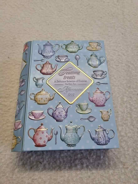 Photo of free metal biscuit tin (CM2 springfield, chelmsford) #2