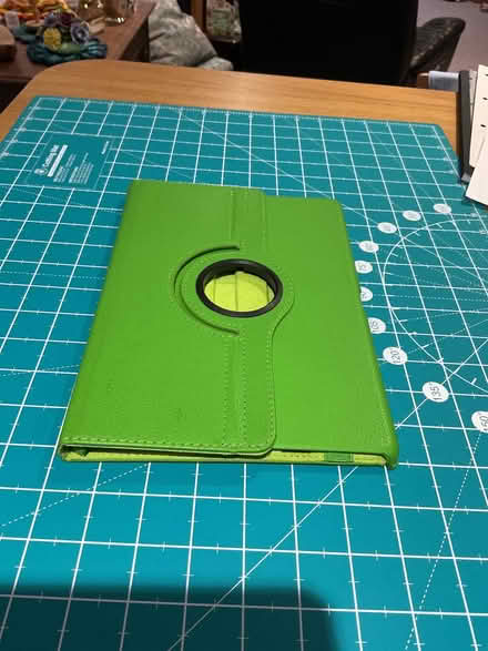 Photo of free Wallet for Apple iPad, Green 'faux' leather, swivels (Wokingham RG40) #2