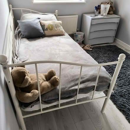 Photo of free Cream coloured day bed (Burton on Trent, DE14) #2