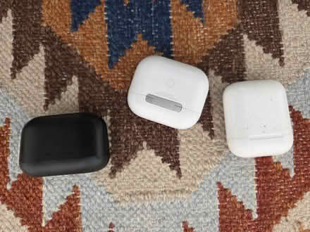 Photo of free 3 sets of Bluetooth headphone (Notting Hill Gate W2) #1