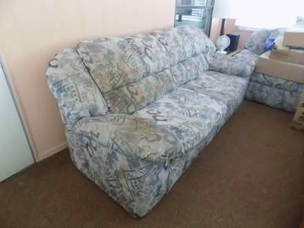 Photo of free couch (Ruskin) #1