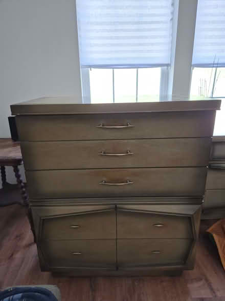 Photo of free Vintage dresser set w/mirror (17322 Felton) #4