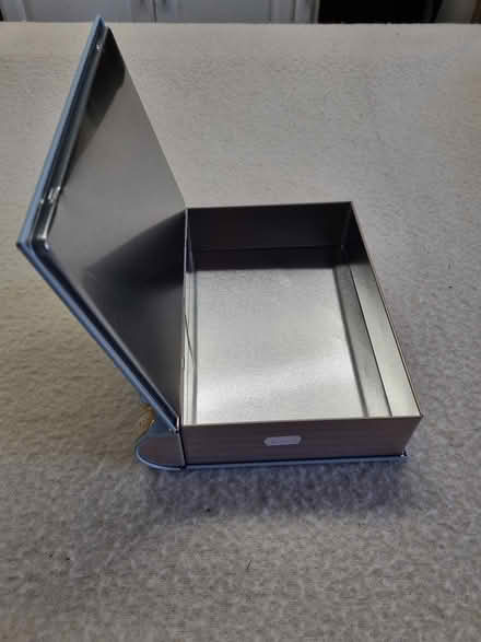 Photo of free metal biscuit tin (CM2 springfield, chelmsford) #3