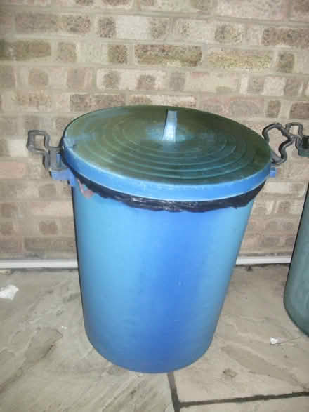 Photo of free Dust bin (Havering Grange RM1) #1
