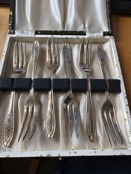 Photo of free Vintage cake fork set (Wallingford) #1