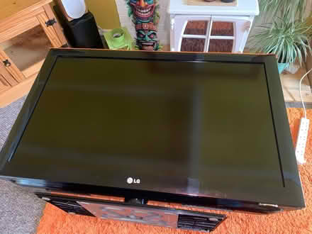 Photo of free LG 37” flat screen TV (Sothall S20) #1