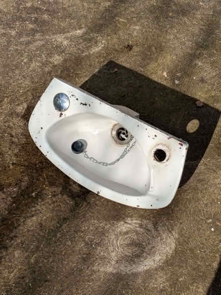 Photo of free Small wall hung sink (Chesham HP5) #1
