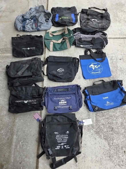 Photo of free Assorted carry bags (Farmington @ 11 Mile) #1