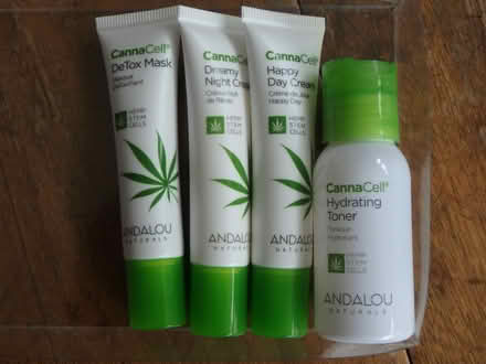 Photo of free skin care products (Trinity Bellwoods) #1