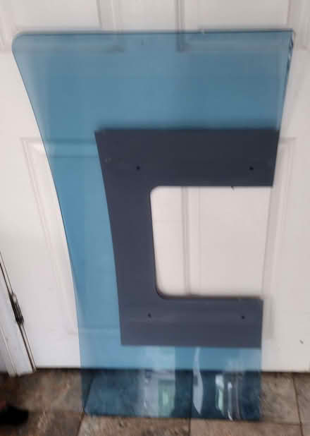 Photo of free PIECE OF TOUGHENED CURVED GLASS FROM COOKER HOOD 100 x 50cm (St Helens TN35) #1