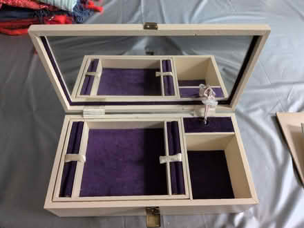 Photo of free Vintage jewellery box (Sion Hill) #1