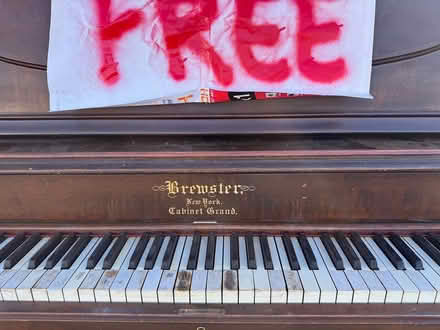 Photo of free Piano (Gilroy) #2