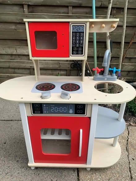 Photo of free children’s kitchen (Ringwood BH24) #1