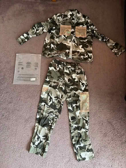 Photo of free Sm/ Md outfit (West Side Alexandria) #1