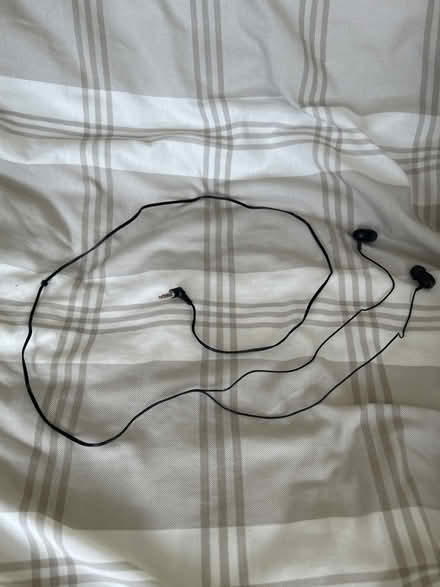 Photo of free Black earphones (Kilburn NW6) #1
