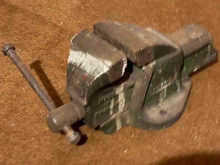 Photo of free Engineering bench vice (Finchampstead RG40) #1