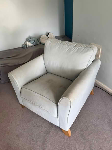Photo of free Sofa Set (B47 5LE) #4