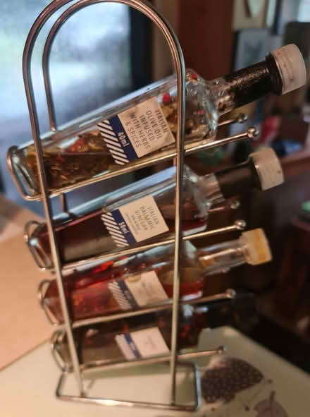 Photo of free cooking oils and rack (Stratton Strawless NR10) #1