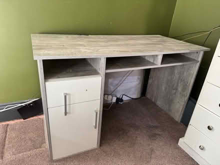 Photo of free Desk (Wallington) #1