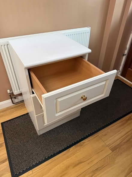 Photo of free Small white chest of drawers (Orpington BR5) #1