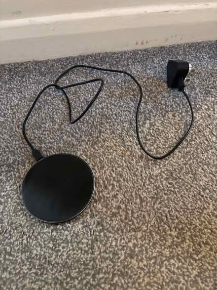Photo of free Wireless magnetic charger (Broomfield CM1) #1