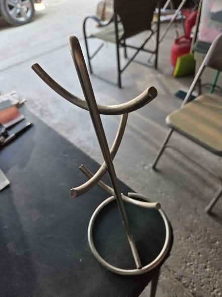 Photo of free table stand hanger (Farmington @ 11 Mile) #1