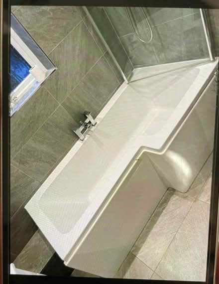 Photo of free L-shaped bath, taps, shower and glass screen (Caversham RG4) #1