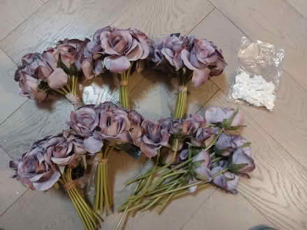 Photo of free Artificial bouquets 5 + loose bunch (Wrose BD2) #2