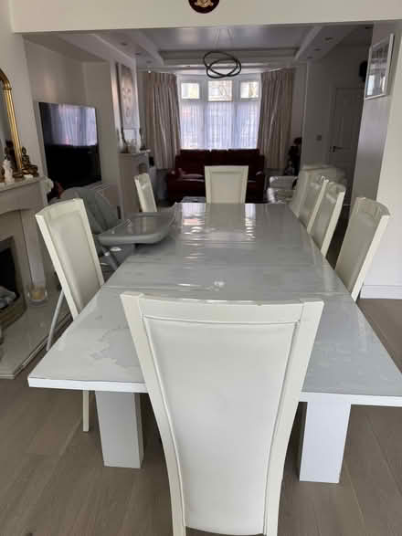 Photo of free White dining table (Mitcham CR4) #4