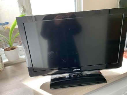 Photo of free Toshiba Tv/built in Dvd and Remote (Chelmsford CM2) #2