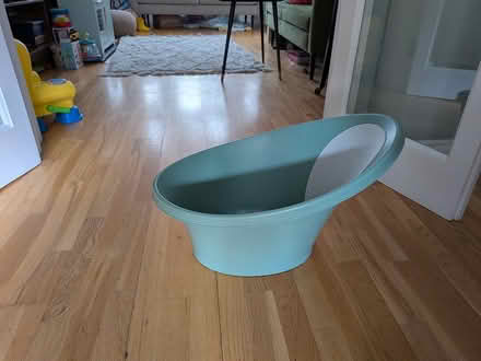 Photo of free Shnuggle newborn baby bath (SW17) #1