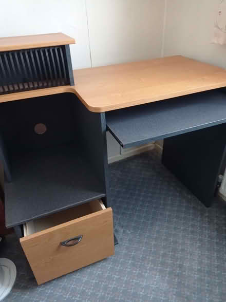 Photo of free Computer desk (Pin Green SG1) #1