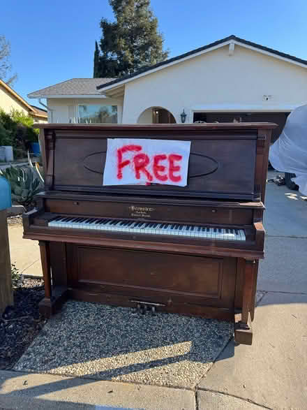 Photo of free Piano (Gilroy) #3