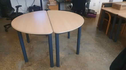 Photo of free Office meeting table round 140cm (SE11 Oval Vauxhall) #1