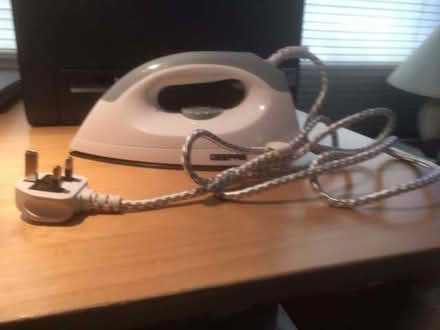 Photo of free Dry/Steam Iron (Chipstead TN13) #1