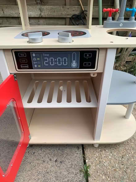 Photo of free children’s kitchen (Ringwood BH24) #2