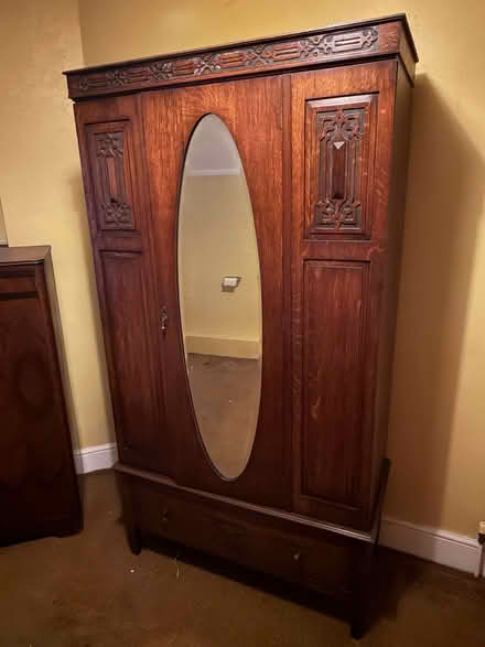 Photo of free Wardrobe with oval mirror front (Finchampstead RG40) #1
