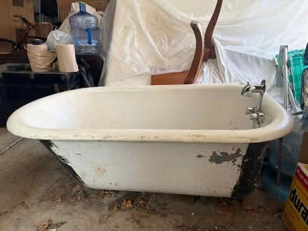 Photo of free Vintage iron claw foot tub (La Grange 60525) #1