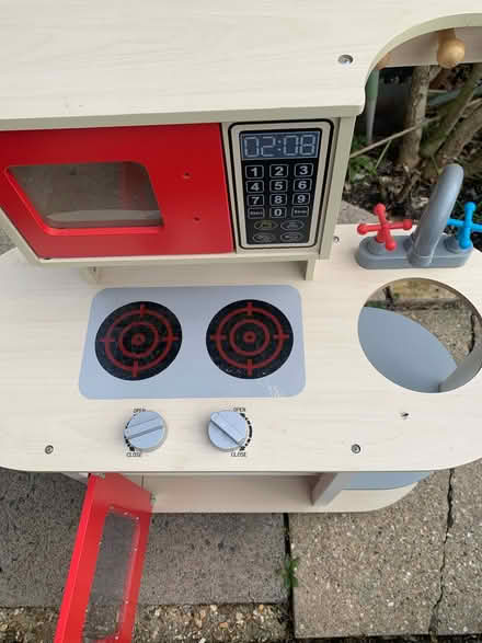 Photo of free children’s kitchen (Ringwood BH24) #3