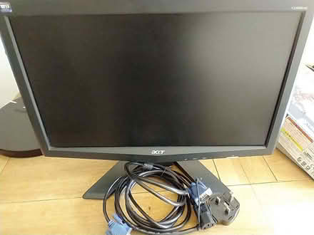 Photo of free Acer Computer Screen with cables (Flitwick MK45) #1