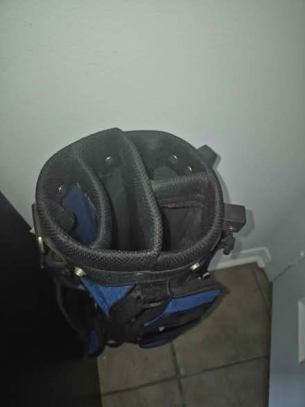 Photo of free Small Sunday golf bag (65 turntable cres) #2