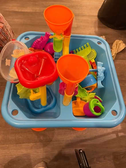 Photo of free Sand/water table (Wandsworth SW18) #1
