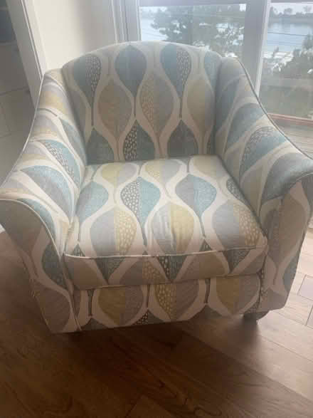 Photo of free Chair (San bruno avenue) #1
