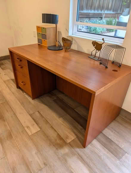 Photo of free Executive desk - modular (Menlo Park / Stanford) #3