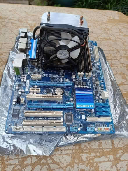 Photo of free Gigabyte motherboard with all the bits (Bray SL6) #1