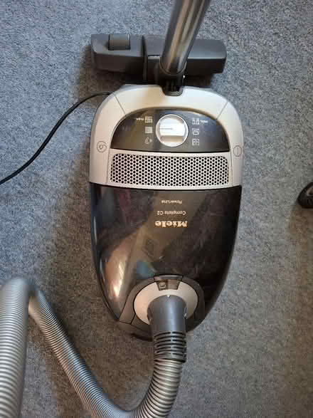 Photo of Small hoover (HA6) #1
