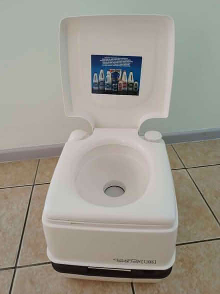 Photo of free portapotti (Naunton WR8) #2