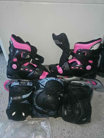 Photo of free Rollerskating &protectors (RH12) #2