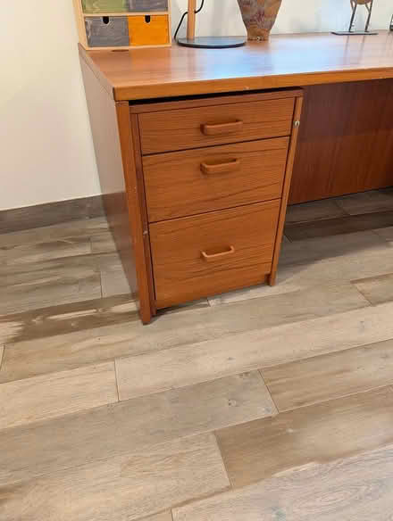 Photo of free Executive desk - modular (Menlo Park / Stanford) #1