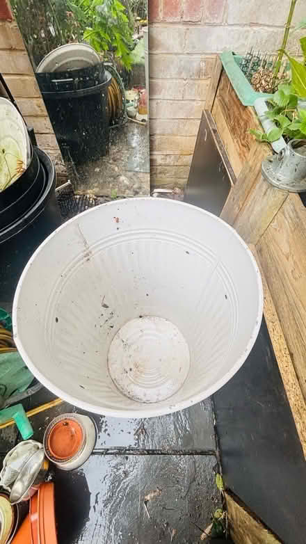 Photo of free White bin (Wimbledon SW19) #4